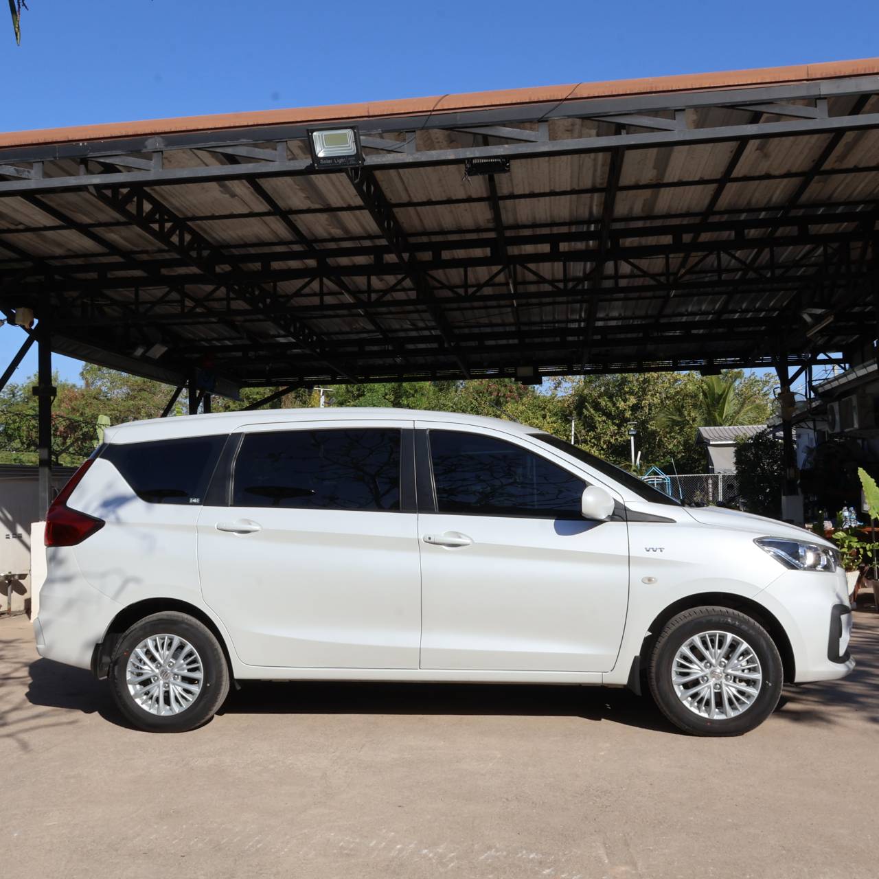 Suzuki Ertiga photo 3